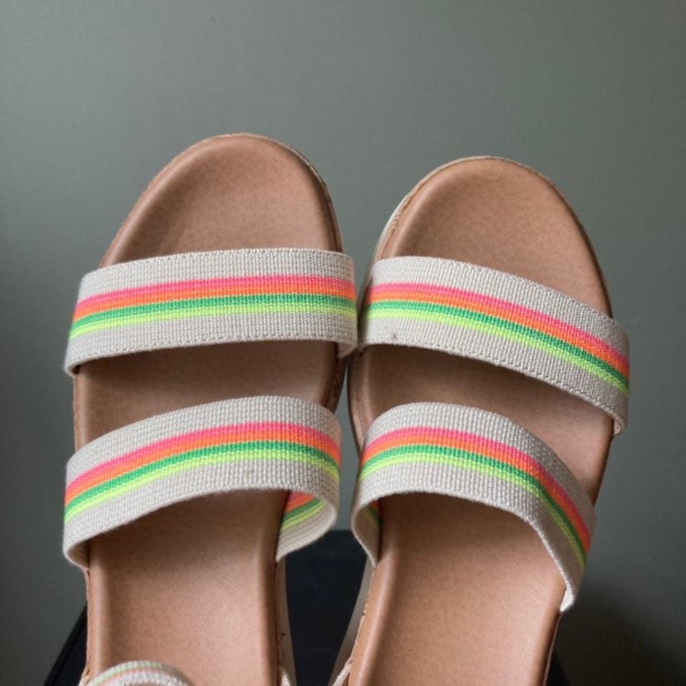 Steve Madden | Bandi Platform Ripple Sole Wedge Sandal in Bright Multicolor - Picture 5 of 9